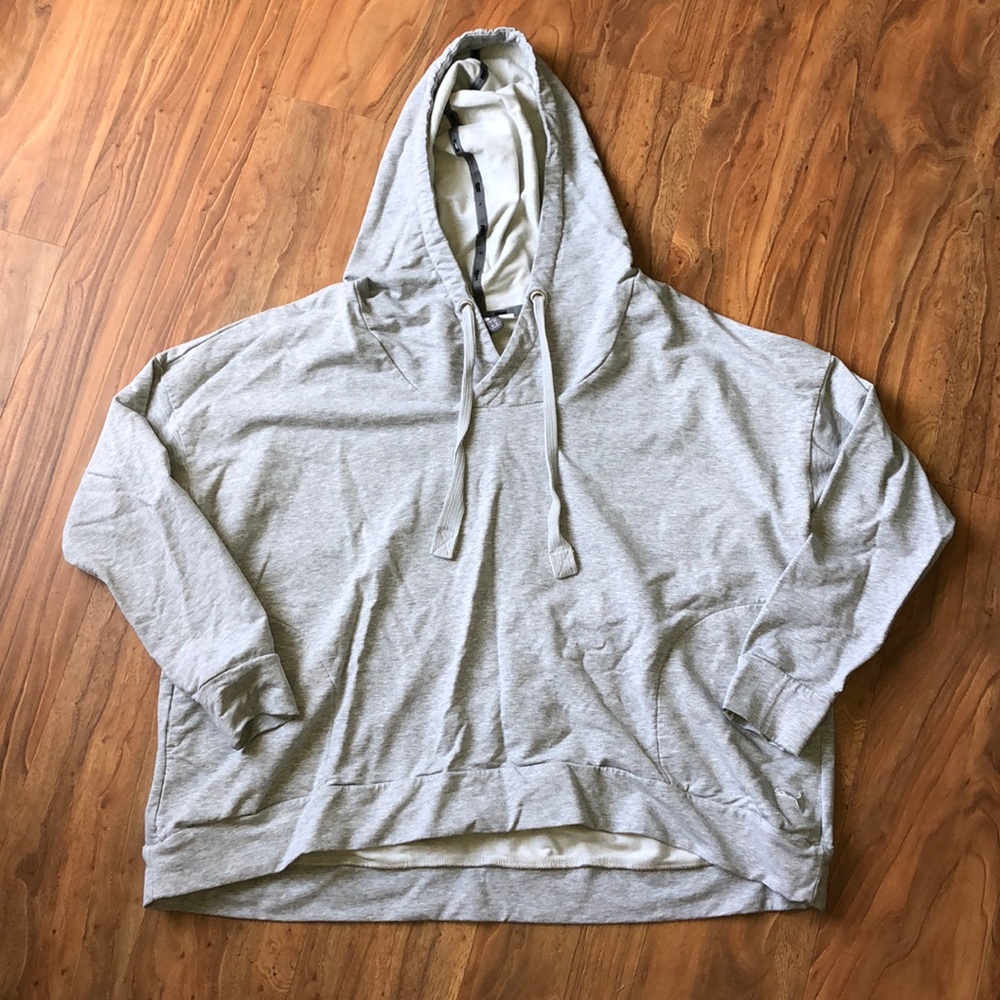 PUMA OVERSIZED HOODED SWEATSHIRT